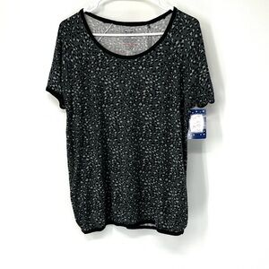 Pillow talk NWT women’s large t shirt top